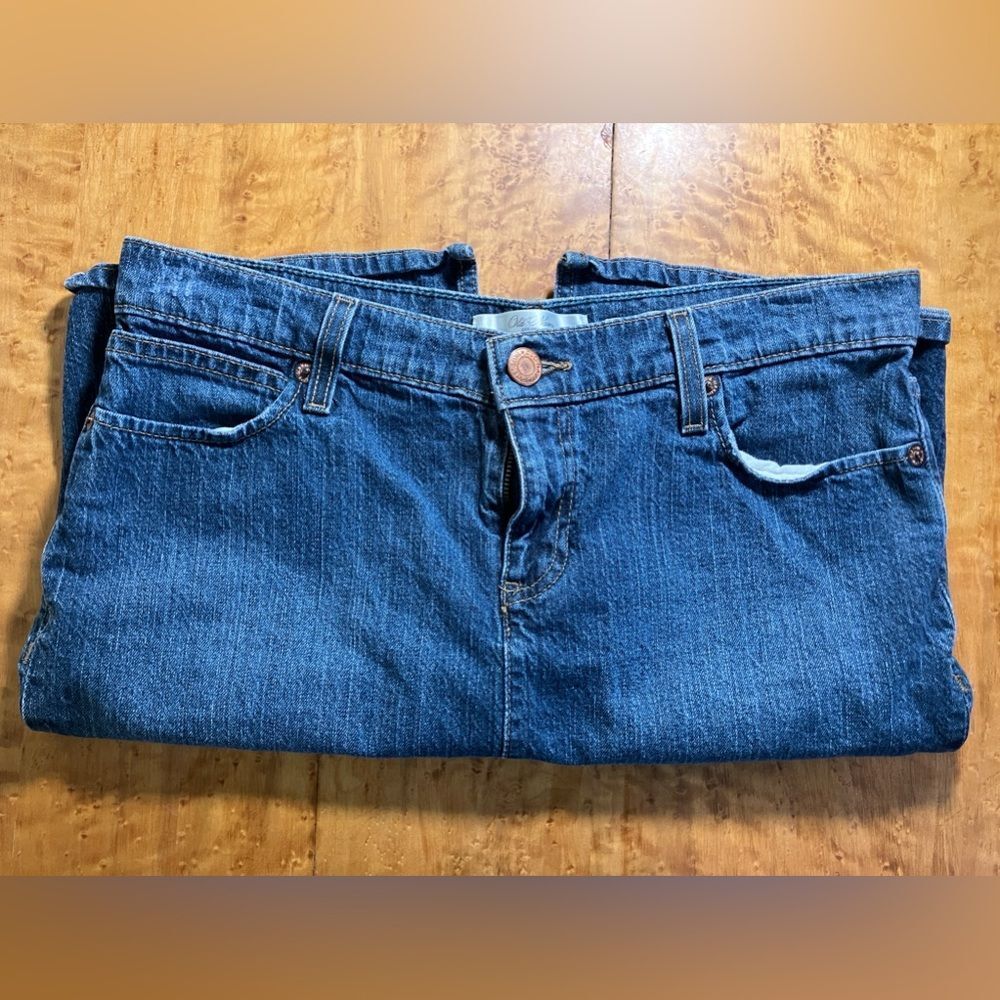 Old Navy jean mini skirt, just below waist stretch excellent condition, size 10